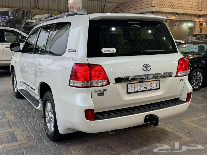 للبيع لاندكروزر GXR-3 2011 فل ابشن سعودي فئة 60 عام 16