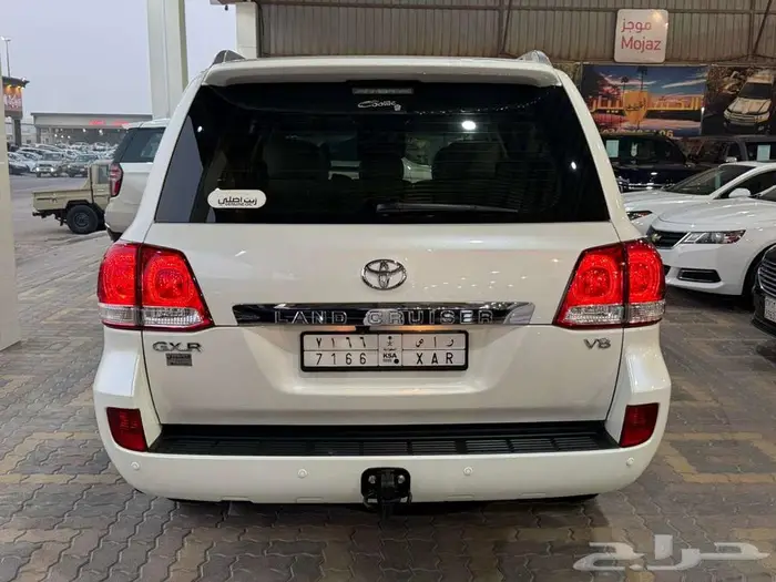 للبيع لاندكروزر GXR-3 2011 فل ابشن سعودي فئة 60 عام 19