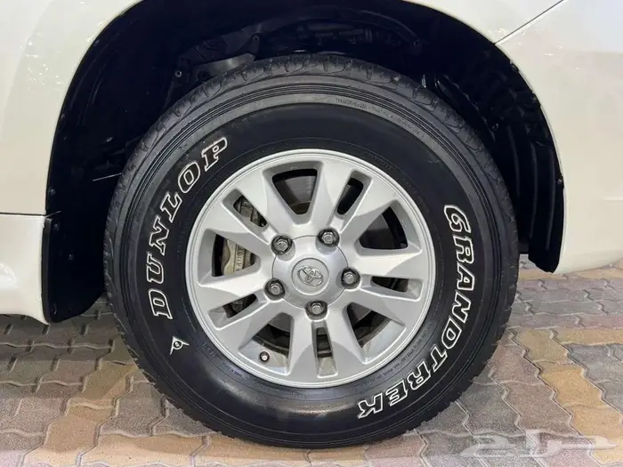 للبيع لاندكروزر GXR-3 2011 فل ابشن سعودي فئة 60 عام 27