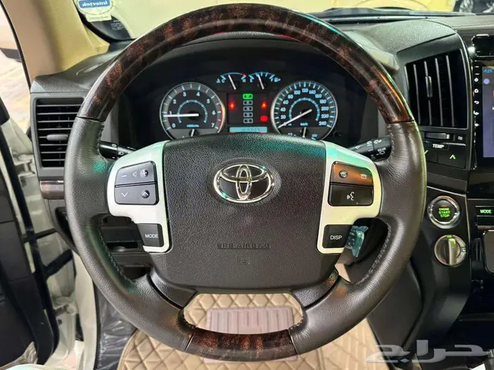 للبيع لاندكروزر GXR-3 2011 فل ابشن سعودي فئة 60 عام 41