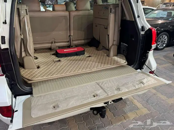 للبيع لاندكروزر GXR-3 2011 فل ابشن سعودي فئة 60 عام 76