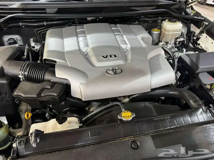 للبيع لاندكروزر GXR-3 2011 فل ابشن سعودي فئة 60 عام 86