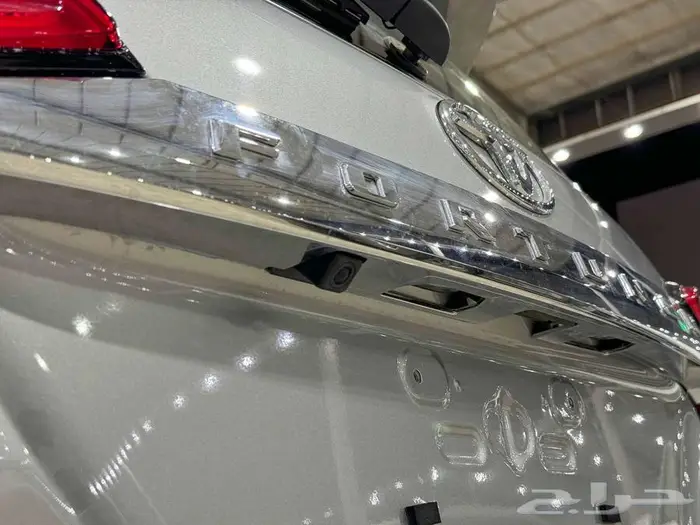 فورتشنر 6 سلندر 2025 بنزين (عليها ملاحظة خفيفة) بطاقة جمركية 28