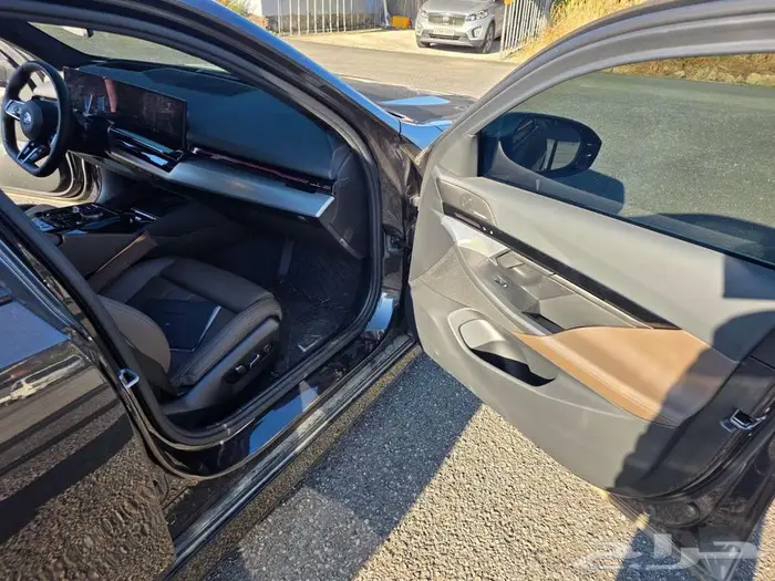 بي ام الفئة الخامسة 520 - BMW520I 2024 10