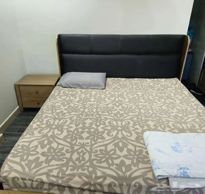 اثاث بيت وأجهزة للبيع بداعي السفر كنب غرفة نوم براد غاز 4
