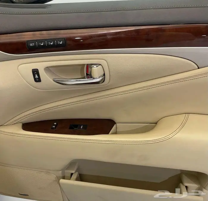 لكزس LS460L 2015 26