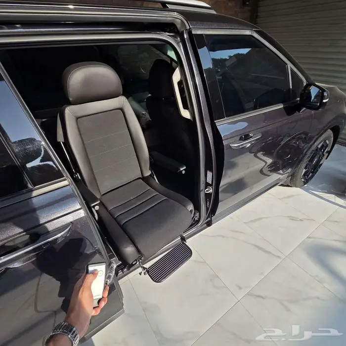 كيا كارنيفال 2025 نص فل 12