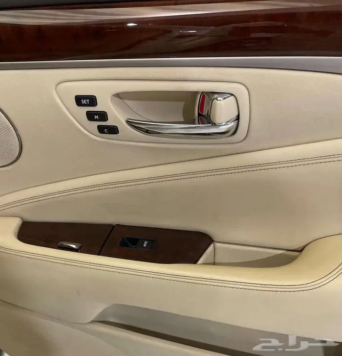 لكزس LS460L 2015 29