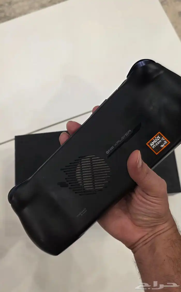 للبيع جهاز حاسب قوي للالعاب onexfly f1 pro 4