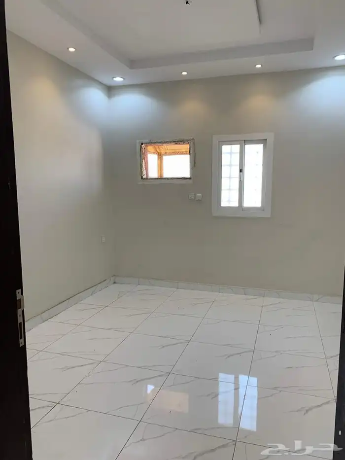 شقة للأيجار ملحق 3 غرف في القرينية ب 22000 2