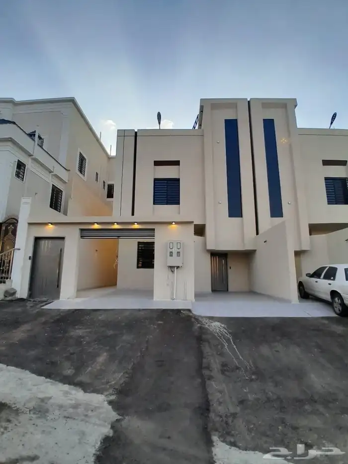 للبيع روف ارضي بمدخل سيارة تشطيبات فاخره بسعر 620الف 0