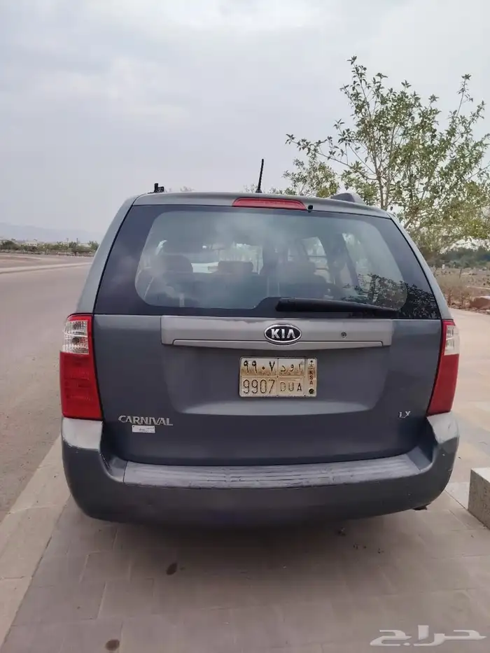 كيا كرنفال 2009 للبيع نظيف 3