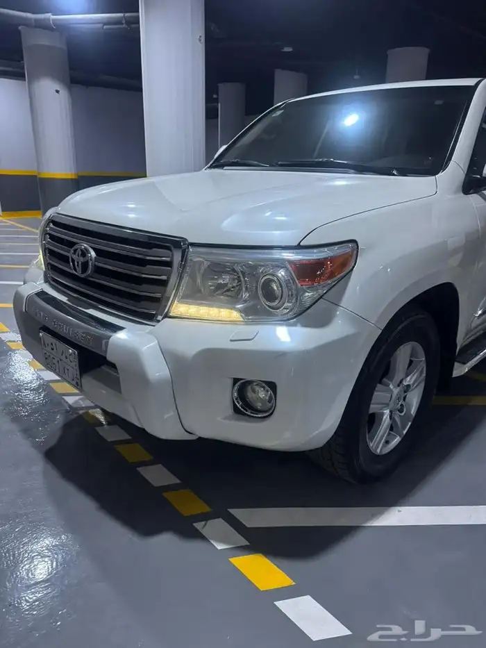 لاندكروزر نظيف جدا ممشى قليل 3