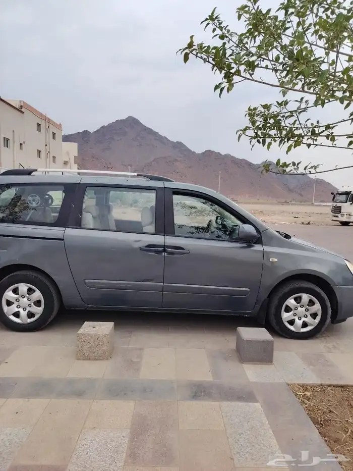 كيا كرنفال 2009 للبيع نظيف 2