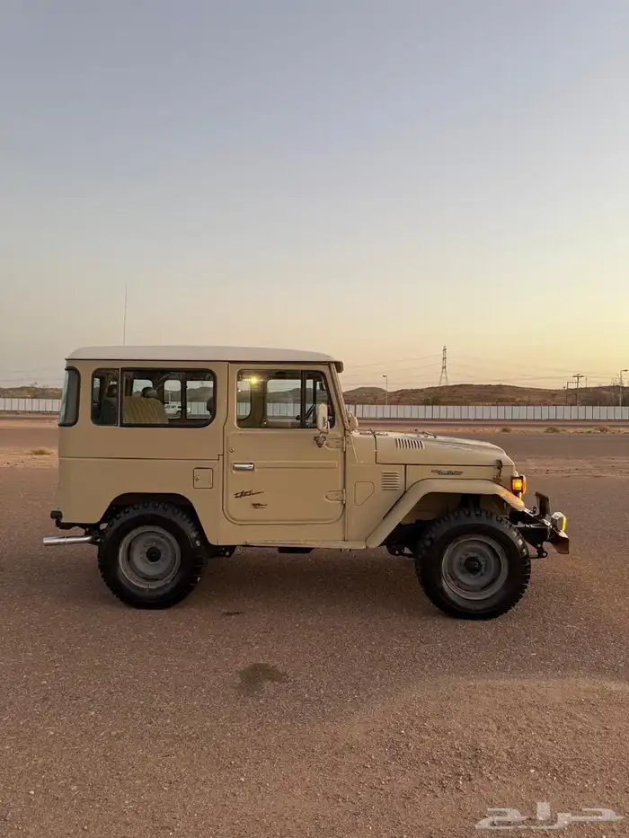 جيب تويوتا موديل 1983 بالرياض للبيع 3