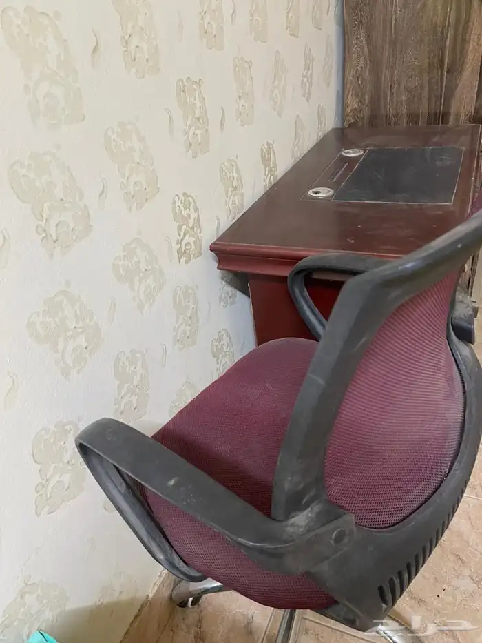 مكتب صغير مع كرسي دوار 0