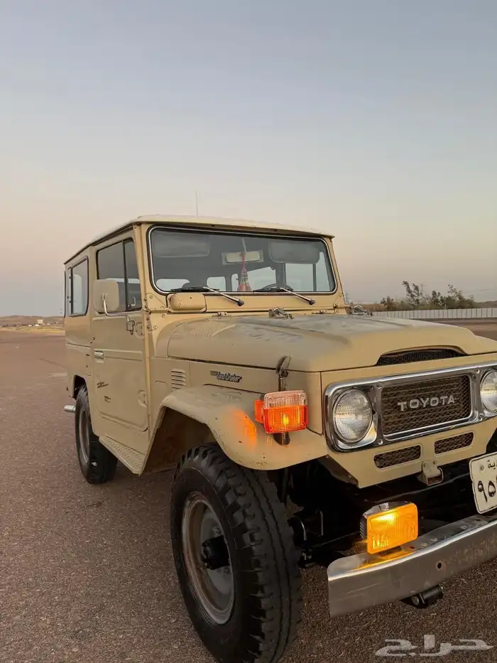 جيب تويوتا موديل 1983 بالرياض للبيع 0