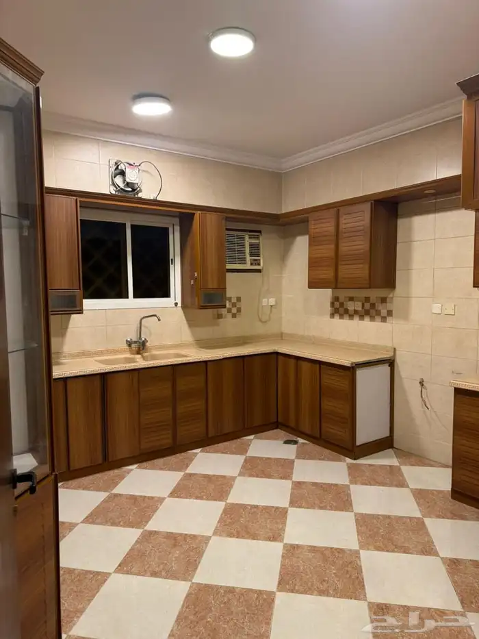 شقة فاخرة 6 غرف للإيجار بحي المروة 3