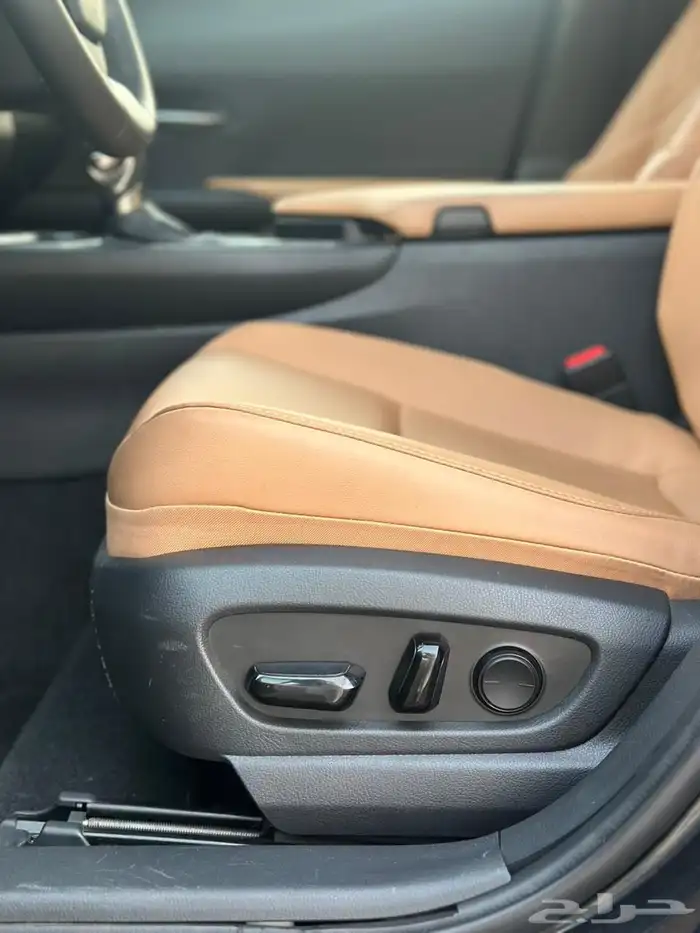 لكزس UX200 2023 16