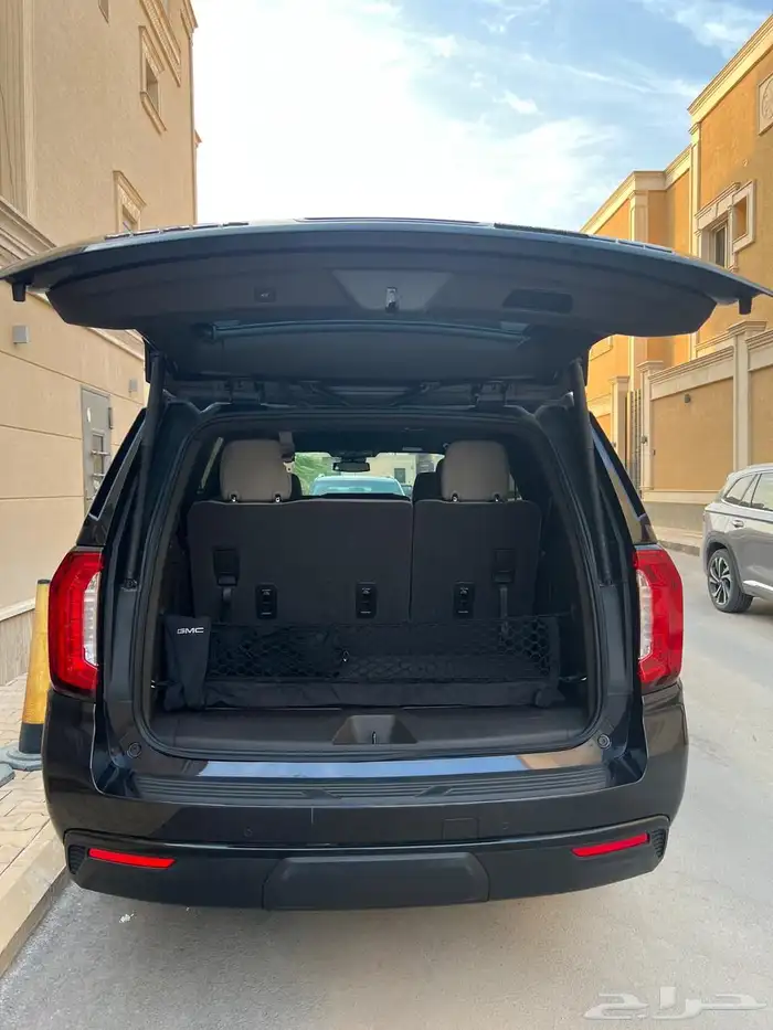 يوكون 2023 SLE قصير ( دبل ) ماشي 14990 فقط 3