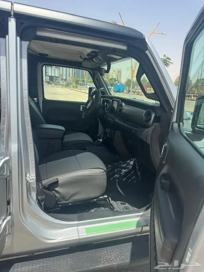 جيب رانجلر سبورت 2023 فل ممشى 18 ألف 3