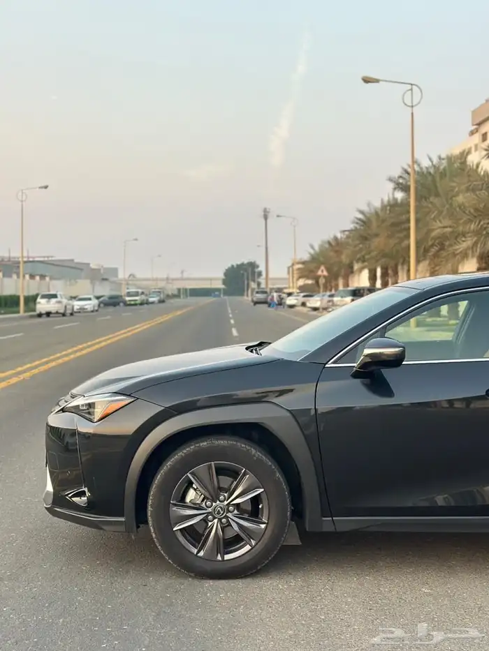 لكزس UX200 2023 5