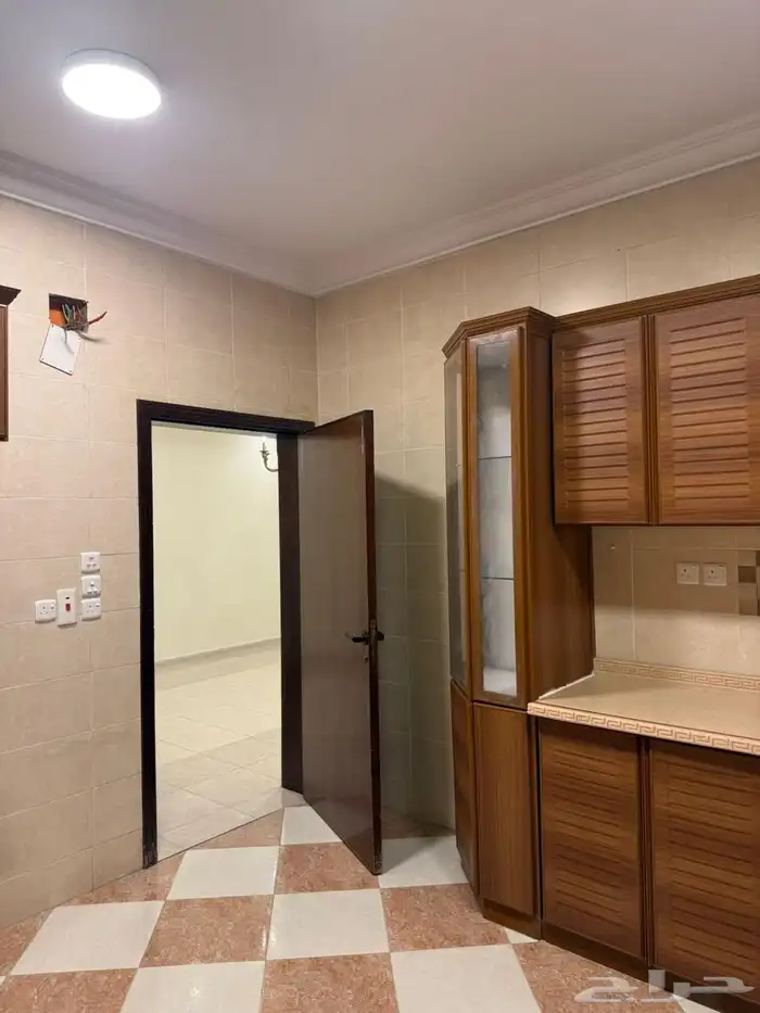 شقة فاخرة 6 غرف للإيجار بحي المروة 4