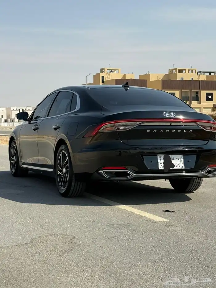 هيونداي ازيرا لون اسود داخلي أسوده ممشى قليل محركات بلد 7