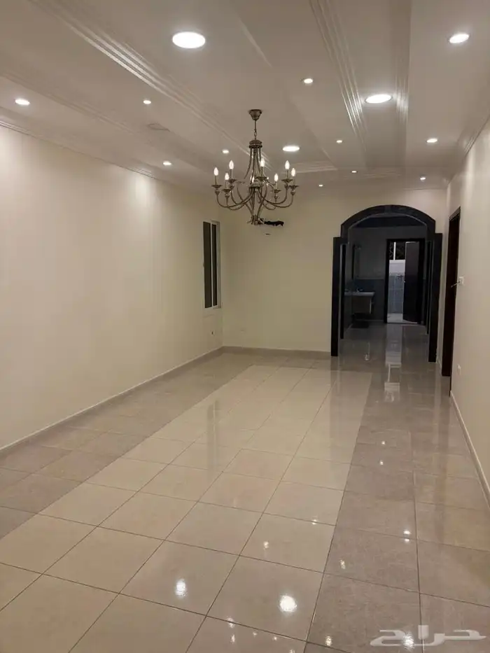 شقة فاخرة 6 غرف للإيجار بحي المروة 0