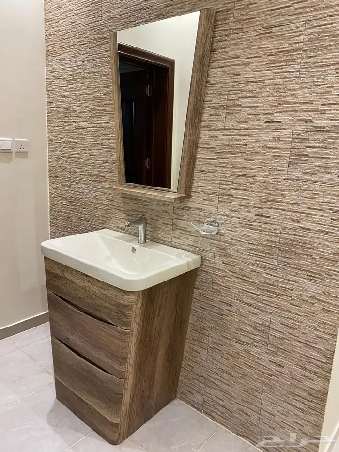 شقة فاخرة خمس غرف مكيفات ومطبخ 1