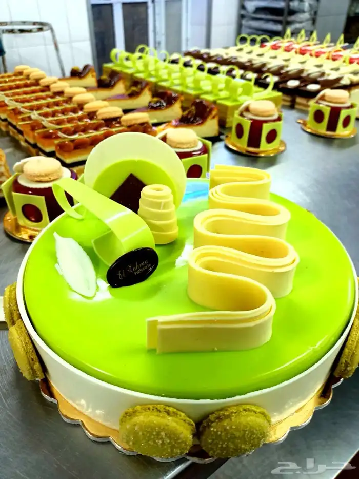 شيف حلواني غربي ومغبزاات فرنسية يبحث عن عمل وشغل الكوفي 11