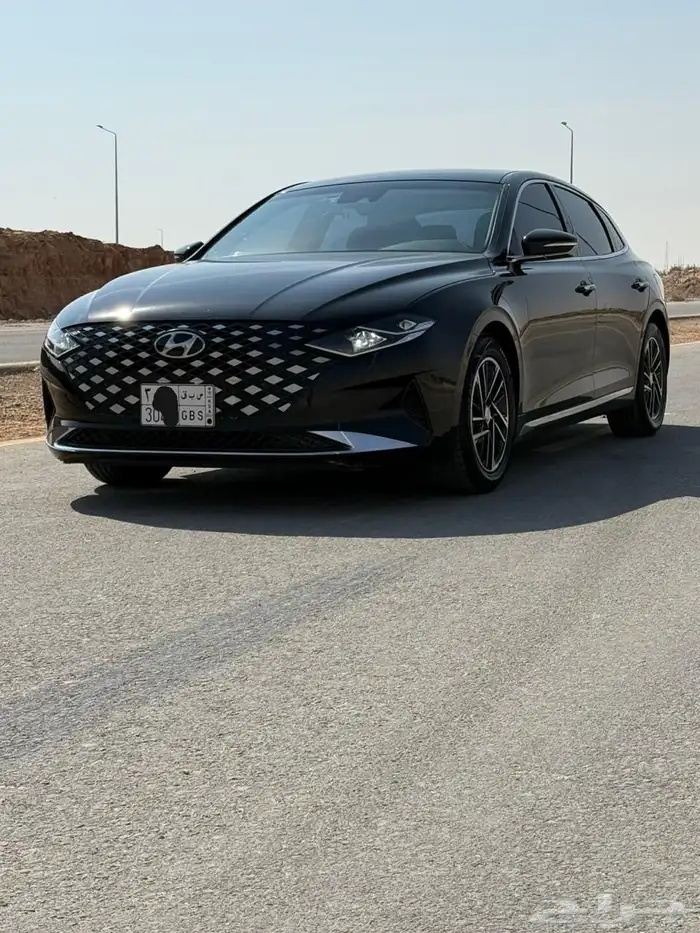 هيونداي ازيرا لون اسود داخلي أسوده ممشى قليل محركات بلد 4