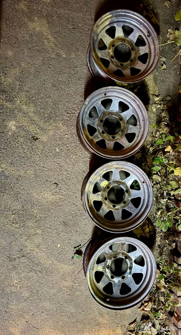 جنوط للبيع 6 مسامير 1