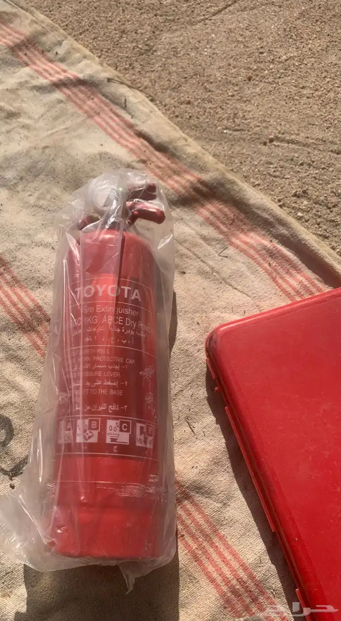 طفاية حريق تاريخا 2005 مخزنه مع عواكس 2