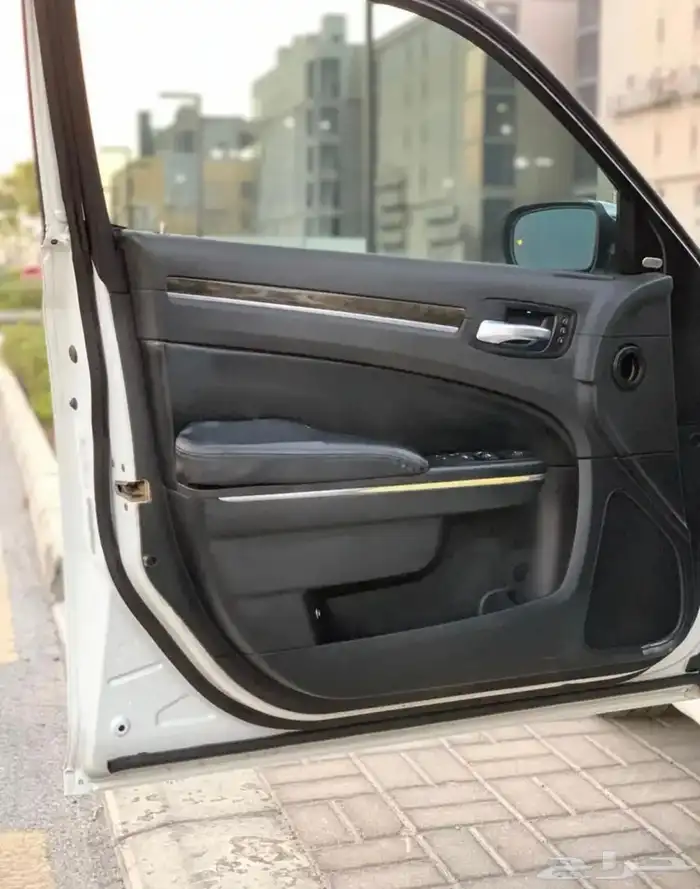 للبيع كرايسلر C300 2012 نظيف جدا 14