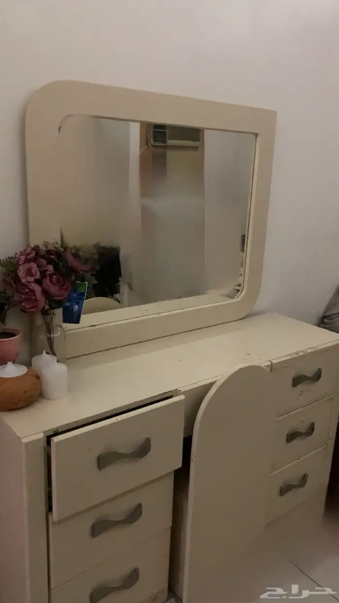 خزانة وتسريحة 0