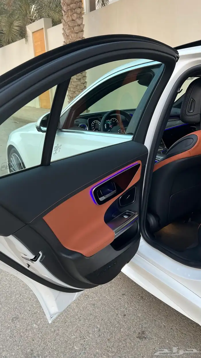 مرسيدس C300 موديل 2023 عداد 6 آلاف كيلو بحالة المصنع 35