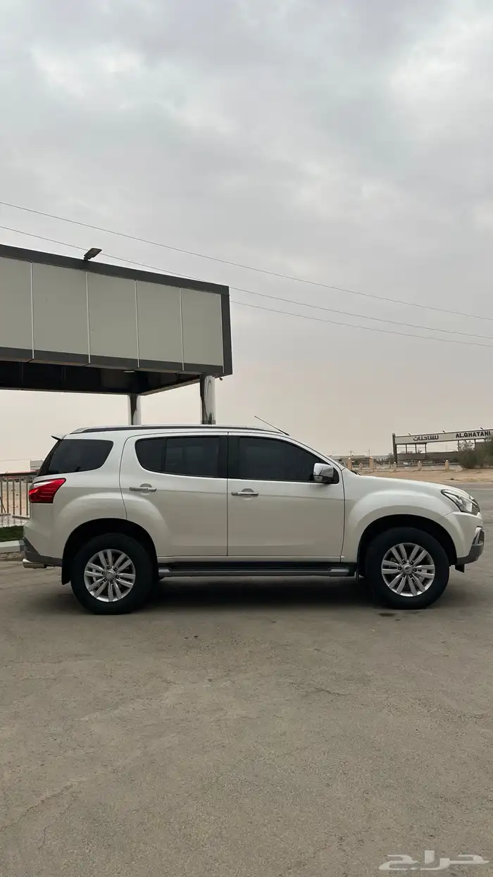 ايسوزو ام يو اكس 3