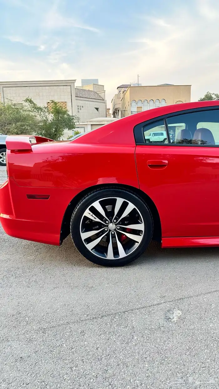 تشارجر srt8 2014 17
