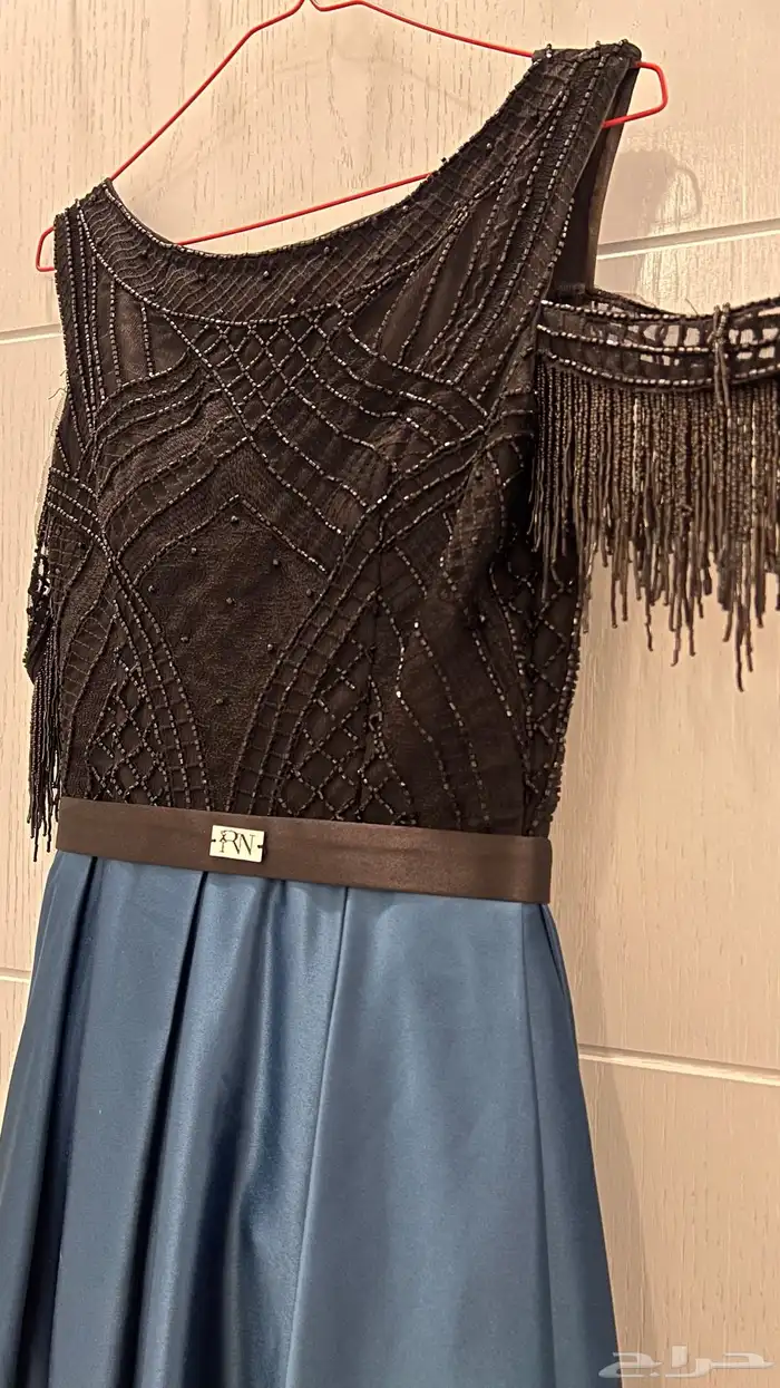 فستان مصممة للبيع ملبوس مره وحده فقط 5