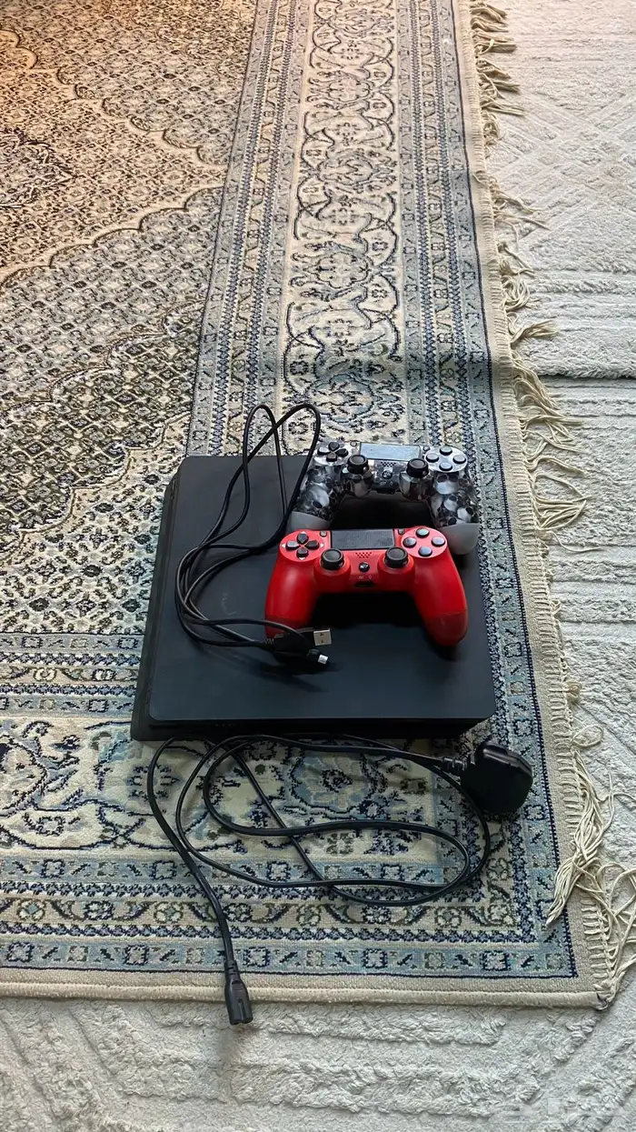 للبيع سوني فور معه يدتين وفيفا 26 واسلاكه كامله 0