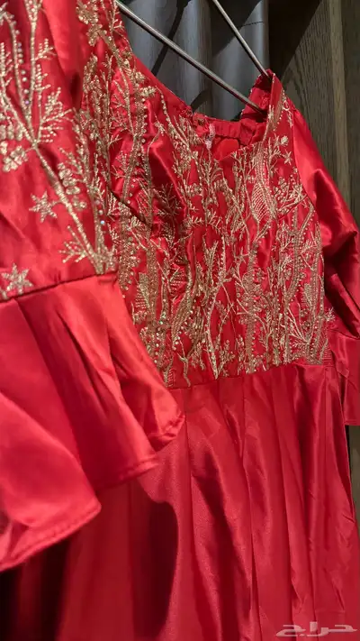 فستان مطرز index