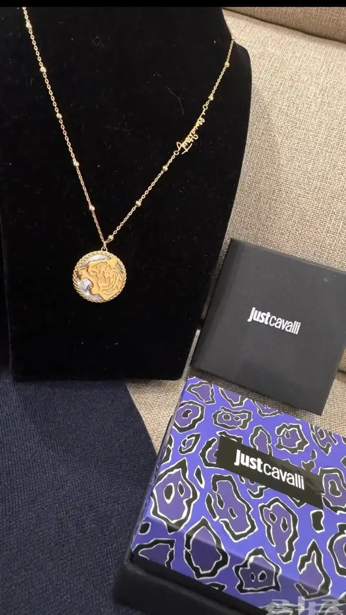 سلسال نسائي من ماركة جست كافالي 0