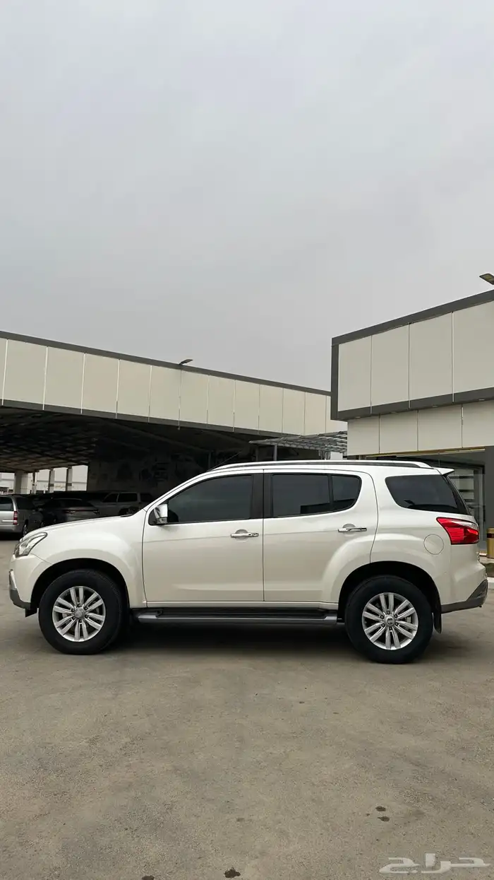 ايسوزو ام يو اكس 4