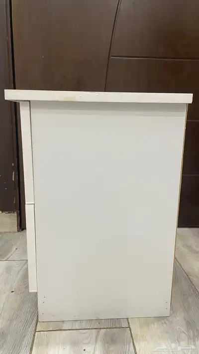 كومودينه بيضاء فيها درجين index