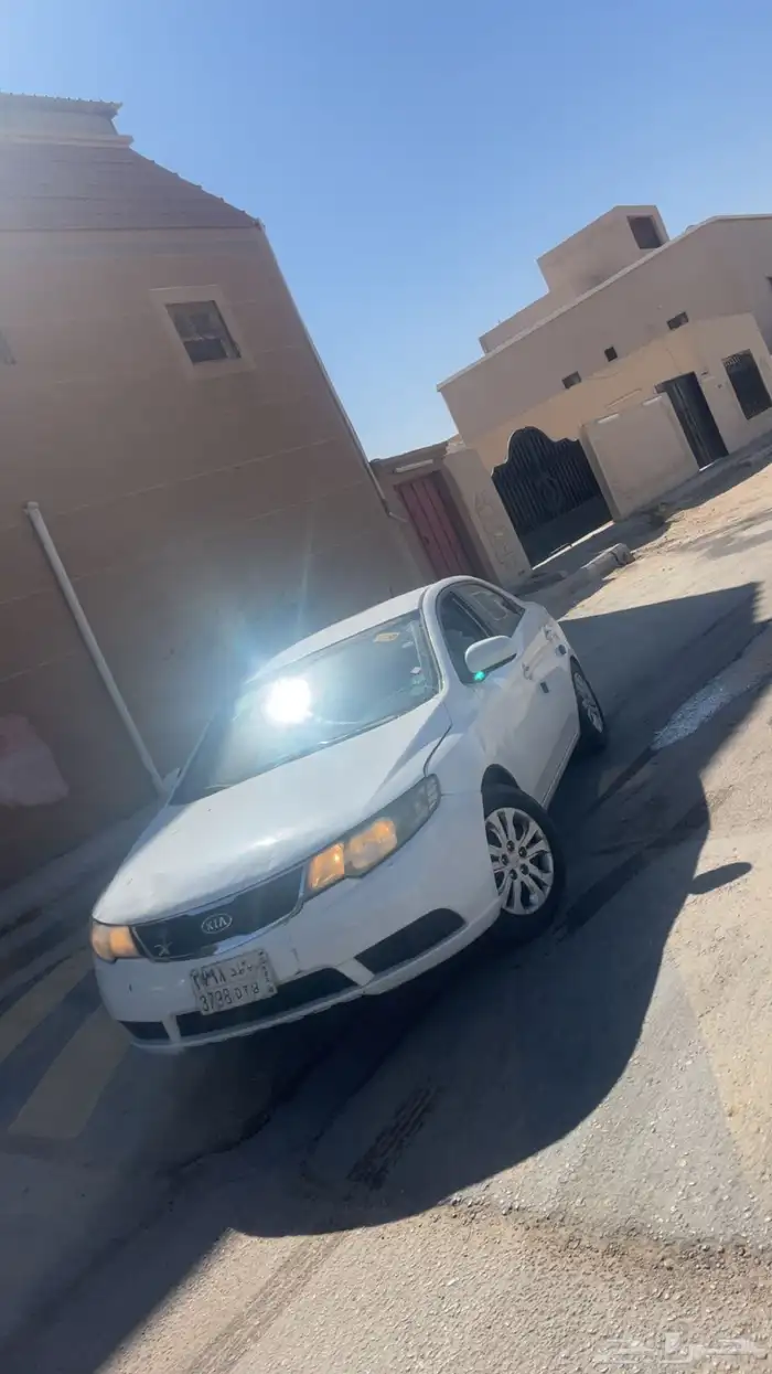 للبيع كيا سيراتو م 2012 2