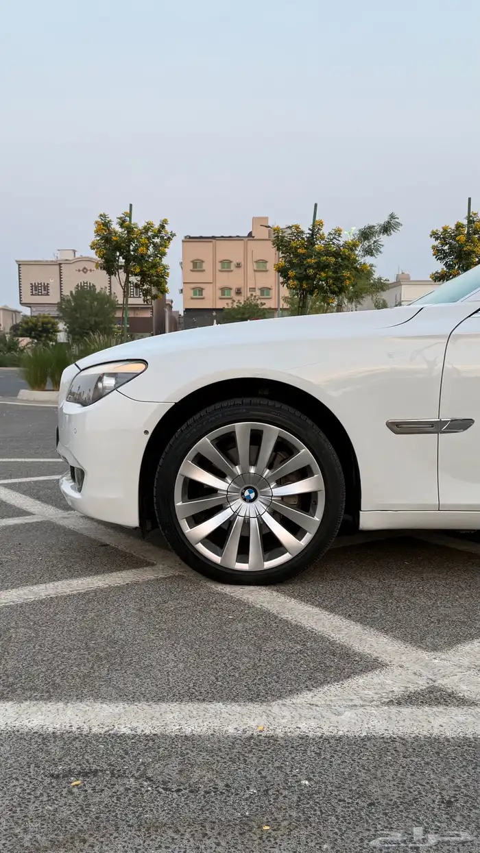 بي ام دبليو 740 فل كامل (( نظيف جد ا )) 9