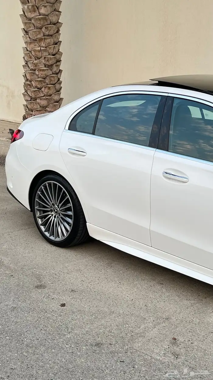 مرسيدس C300 موديل 2023 عداد 6 آلاف كيلو بحالة المصنع 20