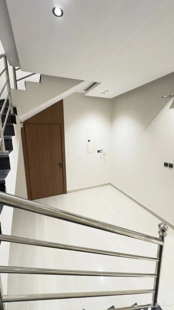 للبيع شقه دبلكس حي احد مساحه 230متر 13