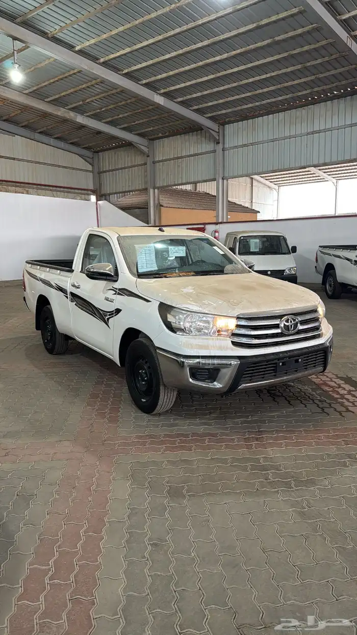 تويوتا هايلوكس فئة GLX غمارة بنزين 2025 1